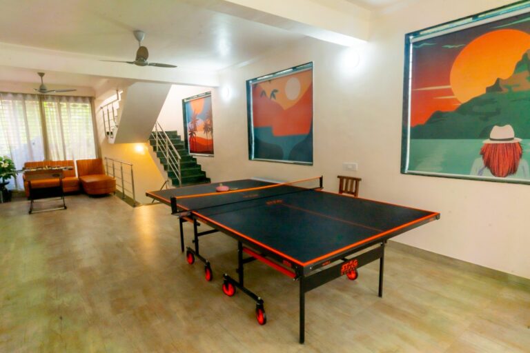 Vandana Villa, Alibag: The second hall, with table tennis and the stairs